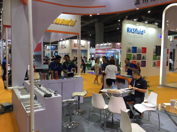 2017年(nian)三和彈簧(huang)第六屆上(shàng)海國際泵(bèng)閥展