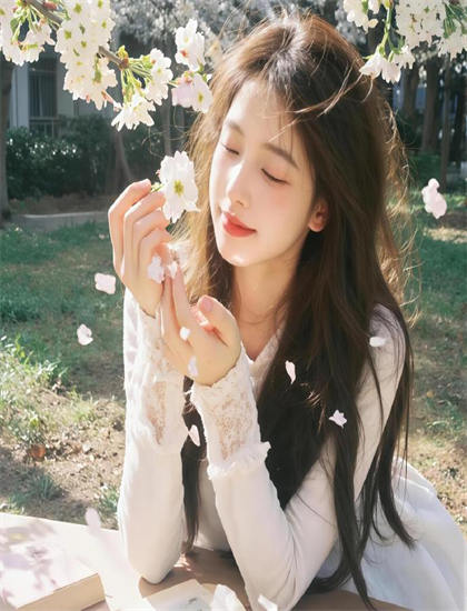 电影经典《摩女塑成记》的人物塑造与情感表达 ——电影爱好者的必读指南